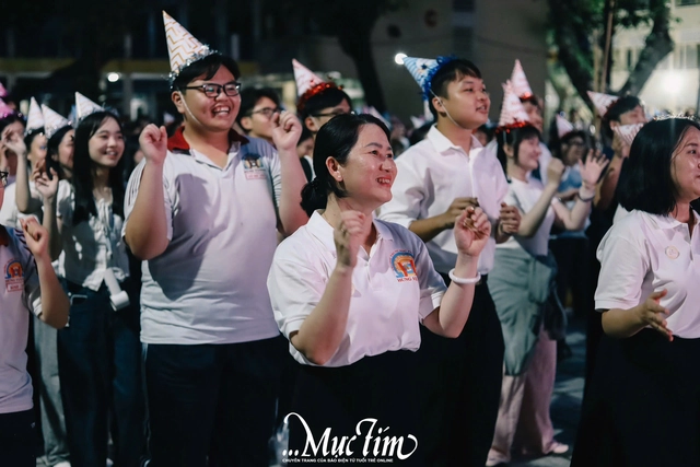 Thầy trò Trường THPT Hùng Vương thắp nến tuổi 18, cùng viết nên lời tạm biệt- Ảnh 19.