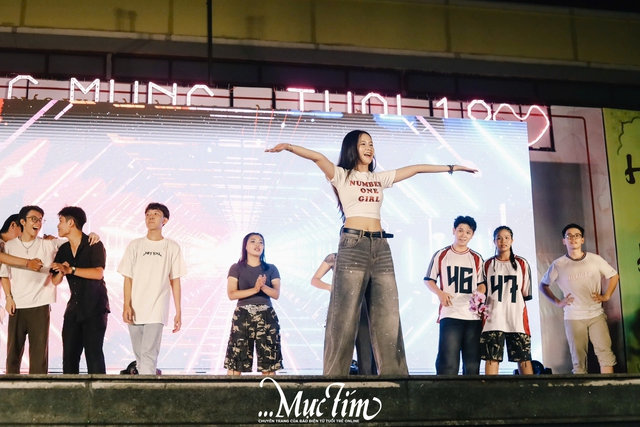 Thầy trò Trường THPT Hùng Vương thắp nến tuổi 18, cùng viết nên lời tạm biệt- Ảnh 28.
