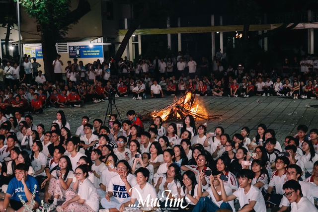 Thầy trò Trường THPT Hùng Vương thắp nến tuổi 18, cùng viết nên lời tạm biệt- Ảnh 30.