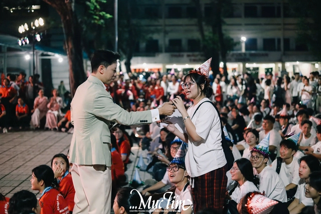 Thầy trò Trường THPT Hùng Vương thắp nến tuổi 18, cùng viết nên lời tạm biệt- Ảnh 36.