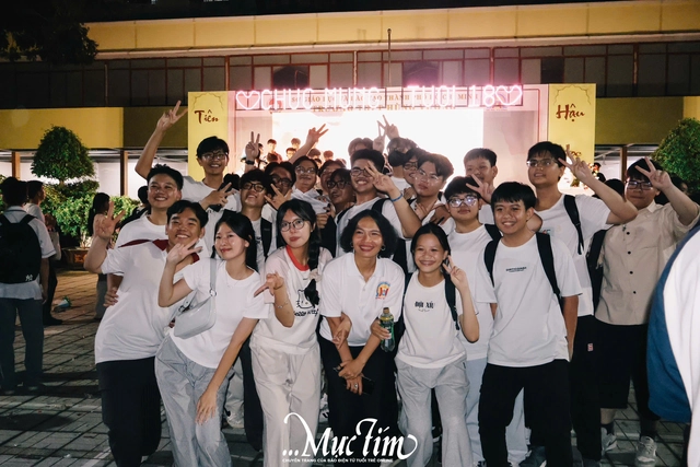 Thầy trò Trường THPT Hùng Vương thắp nến tuổi 18, cùng viết nên lời tạm biệt- Ảnh 40.
