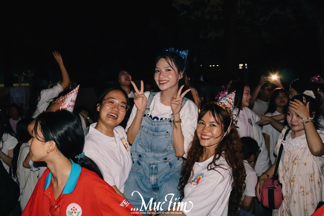 Thầy trò Trường THPT Hùng Vương thắp nến tuổi 18, cùng viết nên lời tạm biệt- Ảnh 41.
