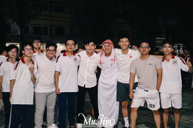 Thầy trò Trường THPT Hùng Vương thắp nến tuổi 18, cùng viết nên lời tạm biệt- Ảnh 42.