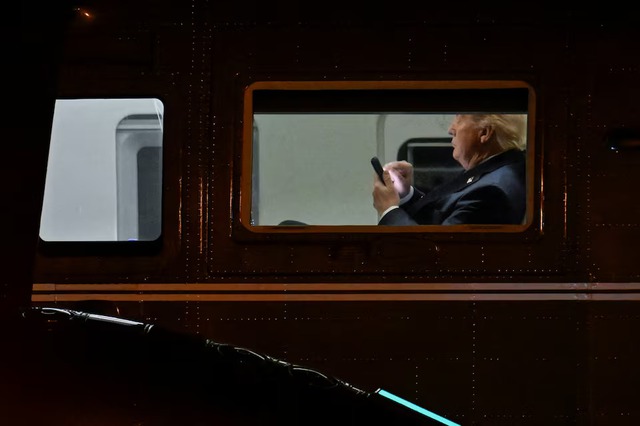 Trump family in phone service licensing deal, touts a $499 device- Ảnh 5. Trump family in phone service licensing deal, touts a $499 device- Ảnh 5.