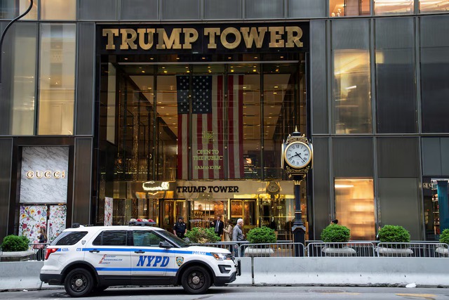 Trump family in phone service licensing deal, touts a $499 device- Ảnh 3. Trump family in phone service licensing deal, touts a $499 device- Ảnh 3.