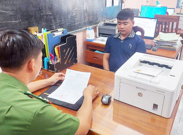 Man detained for stealing dogs while awaiting sentence for earlier theft in southern Vietnam - Ảnh 1.