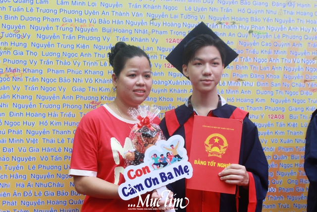 Học trò Trường THPT Nguyễn Hữu Thọ gửi lời chào tạm biệt 1000 ngày thanh xuân - Ảnh 21.