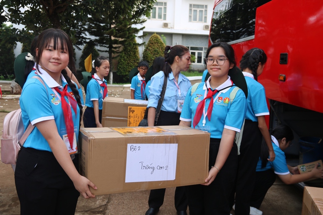 Thiếu nhi TP.HCM giao lưu thiếu nhi tỉnh Champasak (Lào): nồng ấm những cái ôm- Ảnh 3.