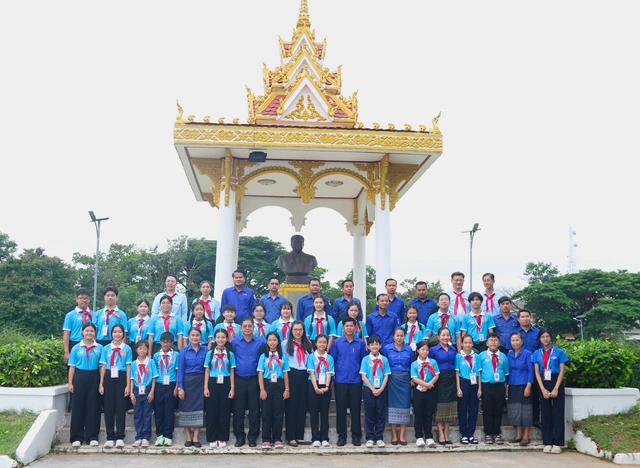Thiếu nhi TP.HCM giao lưu thiếu nhi tỉnh Champasak (Lào): nồng ấm những cái ôm- Ảnh 13.