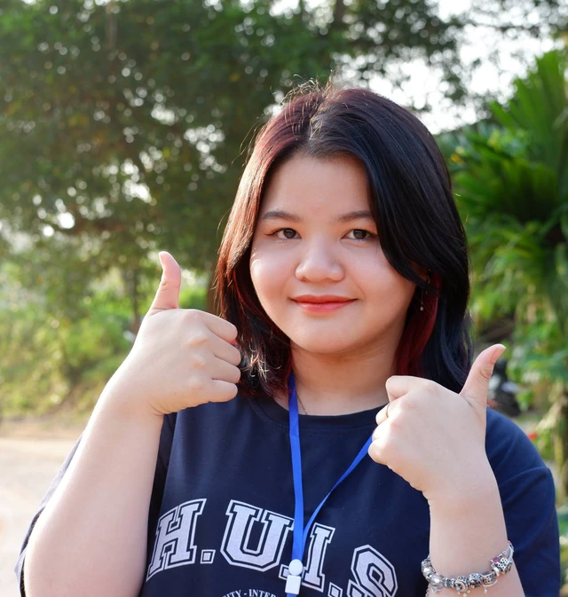 Xin 'vía' điểm 10 môn văn tốt nghiệp THPT từ hai cô bạn tài năng- Ảnh 2.