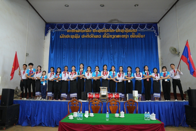 Thiếu nhi TP.HCM giao lưu thiếu nhi tỉnh Champasak (Lào): nồng ấm những cái ôm- Ảnh 7.