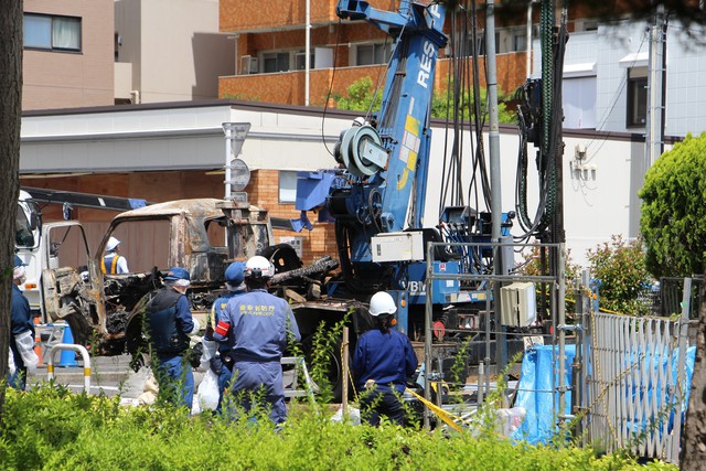 Mystery remains over 60-yr-old gas cylinder buried in Tokyo - Ảnh 2. Mystery remains over 60-yr-old gas cylinder buried in Tokyo - Ảnh 2.