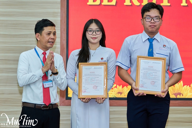 Chiến sĩ Hoa phượng đỏ Trường THPT Trần Phú được kết nạp Đảng- Ảnh 3.