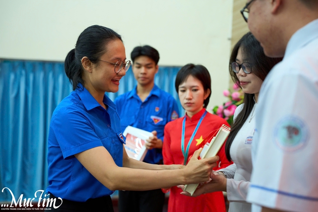 Chiến sĩ Hoa phượng đỏ Trường THPT Trần Phú được kết nạp Đảng- Ảnh 2.