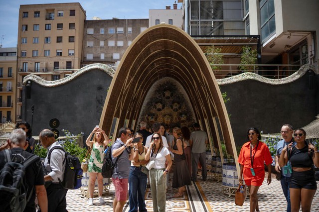 Restoration rejuvenates iconic Gaudi house in Barcelona- Ảnh 1. Restoration rejuvenates iconic Gaudi house in Barcelona- Ảnh 1.