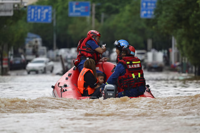 China warns of extensive flooding after heavy rains- Ảnh 1. China warns of extensive flooding after heavy rains- Ảnh 1.