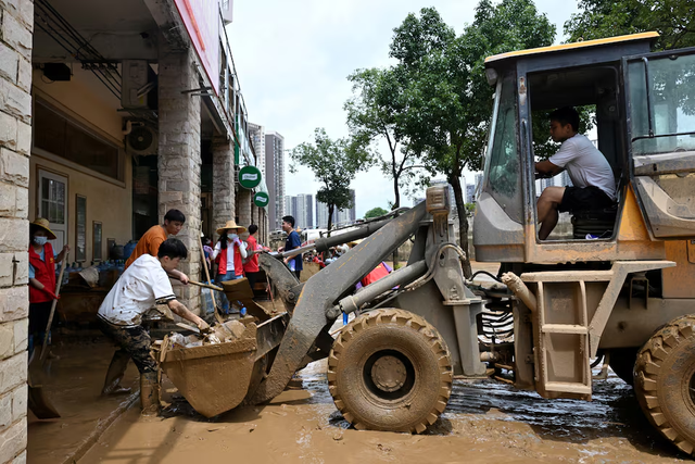 China warns of extensive flooding after heavy rains- Ảnh 2. China warns of extensive flooding after heavy rains- Ảnh 2.