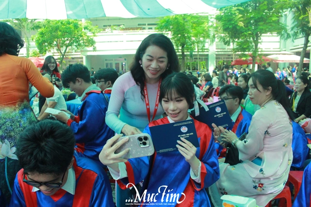 Học sinh Trường THPT Võ Văn Kiệt được cấp 'passport' vào lễ tri ân và trưởng thành- Ảnh 4.