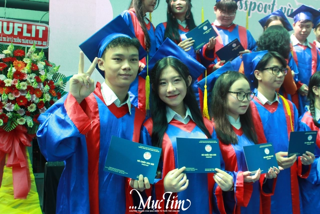 Học sinh Trường THPT Võ Văn Kiệt được cấp 'passport' vào lễ tri ân và trưởng thành- Ảnh 5.