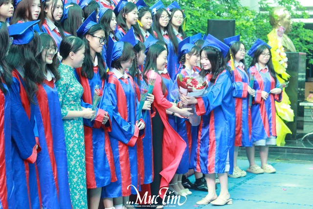 Học sinh Trường THPT Võ Văn Kiệt được cấp 'passport' vào lễ tri ân và trưởng thành- Ảnh 11.
