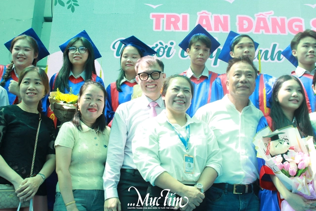 Học sinh Trường THPT Võ Văn Kiệt được cấp 'passport' vào lễ tri ân và trưởng thành- Ảnh 17.
