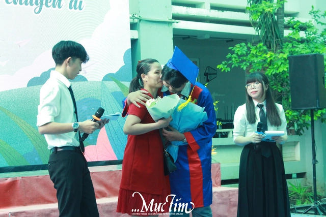 Học sinh Trường THPT Võ Văn Kiệt được cấp 'passport' vào lễ tri ân và trưởng thành- Ảnh 28.