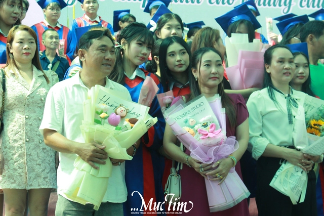 Học sinh Trường THPT Võ Văn Kiệt được cấp 'passport' vào lễ tri ân và trưởng thành- Ảnh 31.