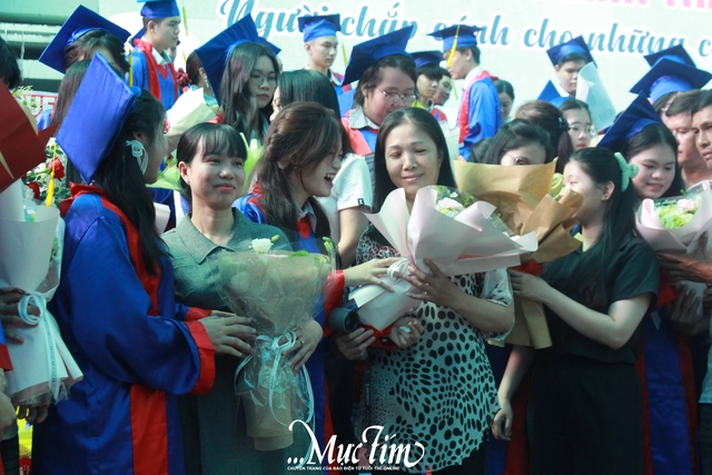 Học sinh Trường THPT Võ Văn Kiệt được cấp 'passport' vào lễ tri ân và trưởng thành- Ảnh 32.