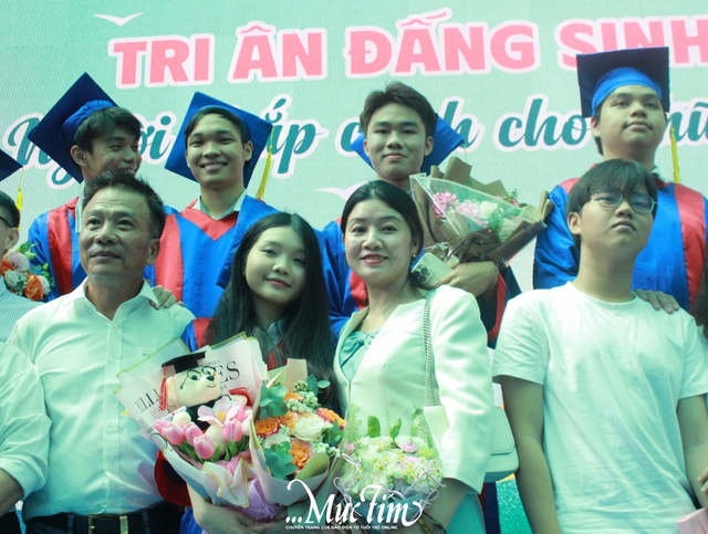 Học sinh Trường THPT Võ Văn Kiệt được cấp 'passport' vào lễ tri ân và trưởng thành- Ảnh 34.