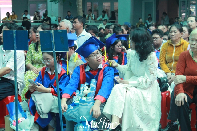Học sinh Trường THPT Võ Văn Kiệt được cấp 'passport' vào lễ tri ân và trưởng thành- Ảnh 37.