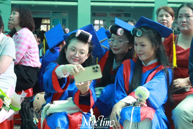 Học sinh Trường THPT Võ Văn Kiệt được cấp 'passport' vào lễ tri ân và trưởng thành- Ảnh 22.
