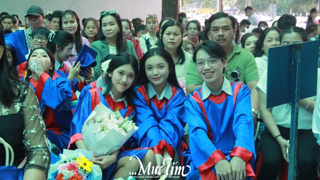 Học sinh Trường THPT Võ Văn Kiệt được cấp 'passport' vào lễ tri ân và trưởng thành- Ảnh 24.