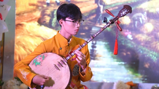 Nhà thơ trẻ Kỳ Dương: Văn chương chạm đến những vùng cảm xúc sâu thẳm - Ảnh 1.