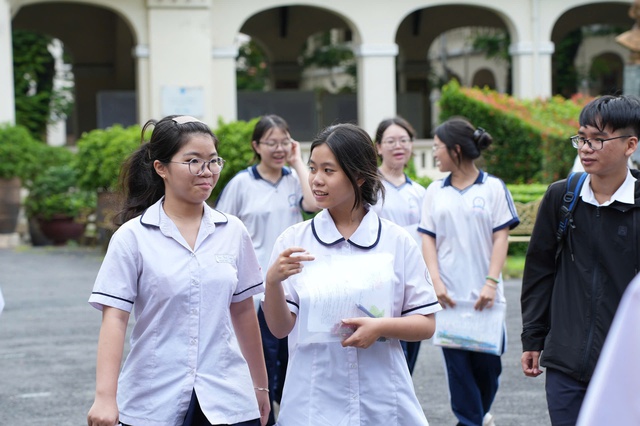 Các tỉnh thành đầu tiên công bố môn thi thứ 3 kỳ thi tuyển sinh lớp 10 năm 2026 - Ảnh 1.