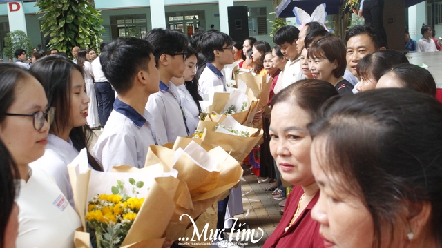Hiệu trưởng Trường THPT Nguyễn Văn Cừ dặn dò học sinh: Dù sớm hay muộn cũng phải về đích - Ảnh 14.