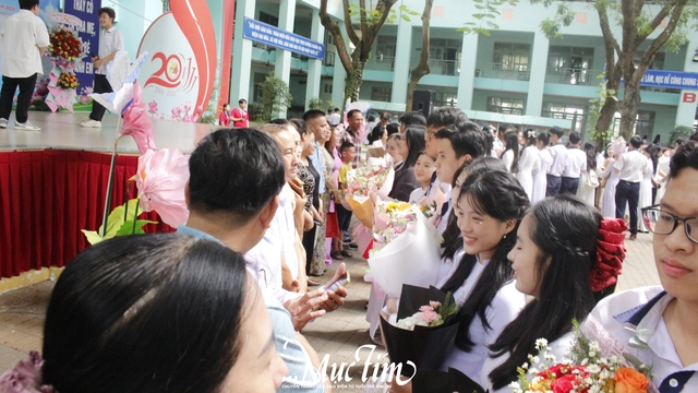 Hiệu trưởng Trường THPT Nguyễn Văn Cừ dặn dò học sinh: Dù sớm hay muộn cũng phải về đích - Ảnh 15.