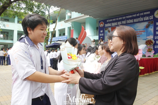 Hiệu trưởng Trường THPT Nguyễn Văn Cừ dặn dò học sinh: Dù sớm hay muộn cũng phải về đích - Ảnh 16.