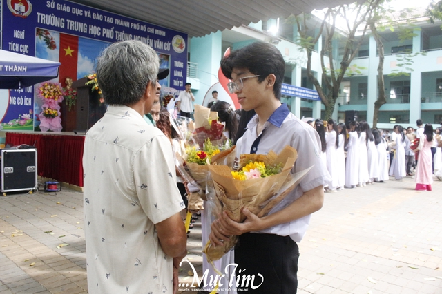 Hiệu trưởng Trường THPT Nguyễn Văn Cừ dặn dò học sinh: Dù sớm hay muộn cũng phải về đích - Ảnh 17.