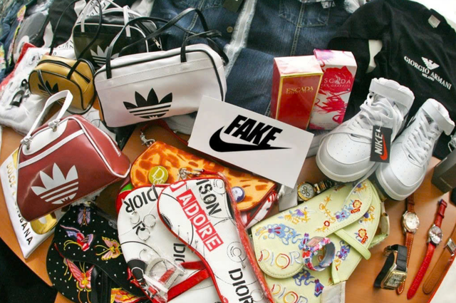 In Vietnam, counterfeit goods shake consumer trust
- Ảnh 1. In Vietnam, counterfeit goods shake consumer trust
- Ảnh 1.