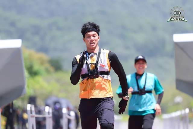 Đấu trường gia tốc tập 4: bất ngờ với tài đối thơ của Phương Anh Đào, giải mã của Hurrykng  - Ảnh 2.