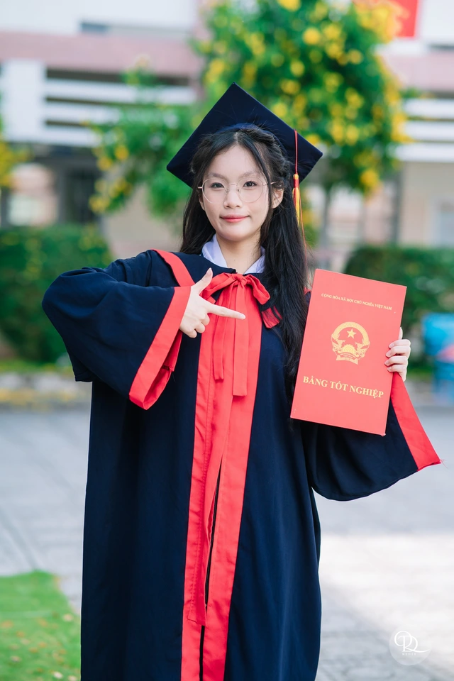 Thí sinh đạt 9,5 điểm môn văn lớp 10 TP.HCM viết kín 9 trang giấy thi- Ảnh 1.