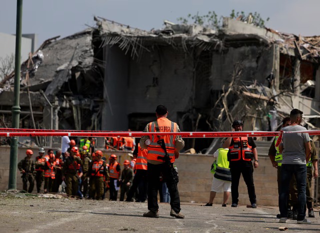 World awaits Iranian response after US hits nuclear sites - Ảnh 15.