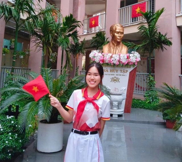 Nữ sinh Trường THCS Hà Huy Tập, Hóc Môn đạt 9.5 điểm văn kỳ thi tuyển sinh lớp 10- Ảnh 1.