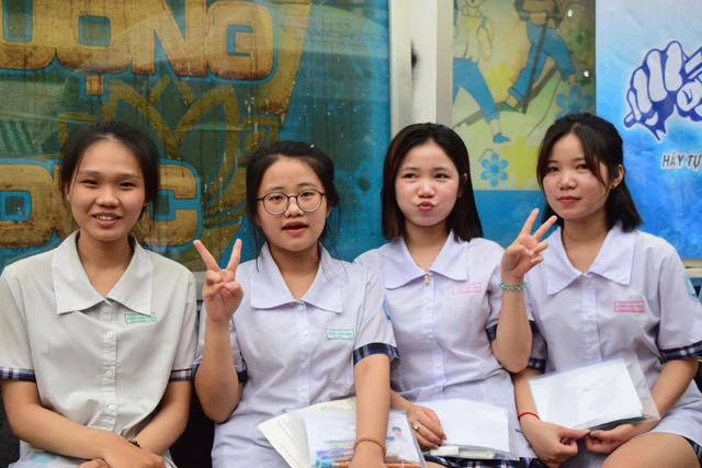 Thí sinh hào hứng với đề văn kỳ thi tốt nghiệp THPT 2025 - Ảnh 7.