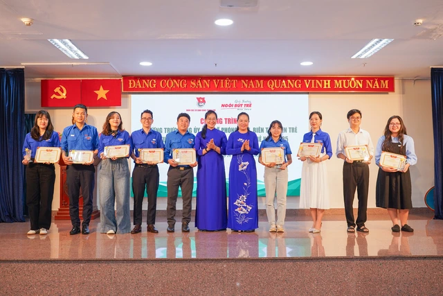 3 phóng viên Khối ấn phẩm Khăn Quàng Đỏ được tuyên dương Giải thưởng Ngòi bút trẻ năm 2025- Ảnh 1.