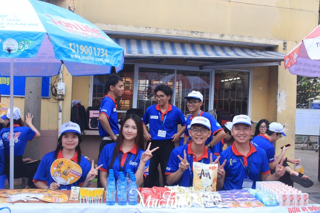 Sáng nay 26-6, hơn 1,15 triệu thí sinh làm bài thi môn ngữ văn - Ảnh 6.