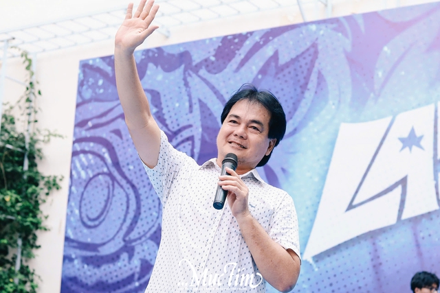 Hiệu trưởng Trường THPT Bùi Thị Xuân: Miễn học phí là đầu tư cho tương lai đất nước - Ảnh 4.
