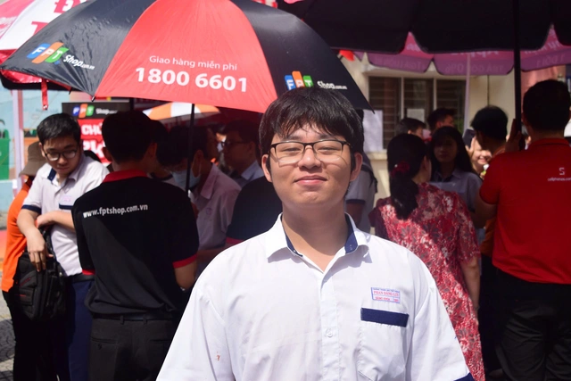 Đề văn tốt nghiệp THPT 2025:  - Ảnh 7.