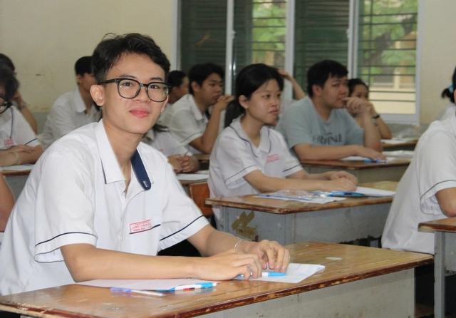 Thí sinh hào hứng với đề văn kỳ thi tốt nghiệp THPT 2025 - Ảnh 7.