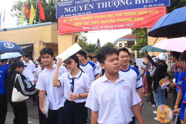 Thi tốt nghiệp THPT: 10 thí sinh bị đình chỉ - Ảnh 1.